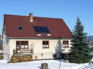 Solárne systémy na ohrev vody ako bežná súčasť budov