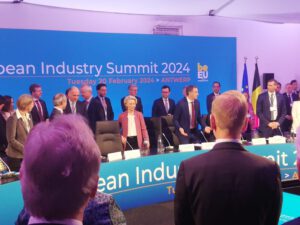 Európsky priemyselný samit: Biznis plán pre Európu