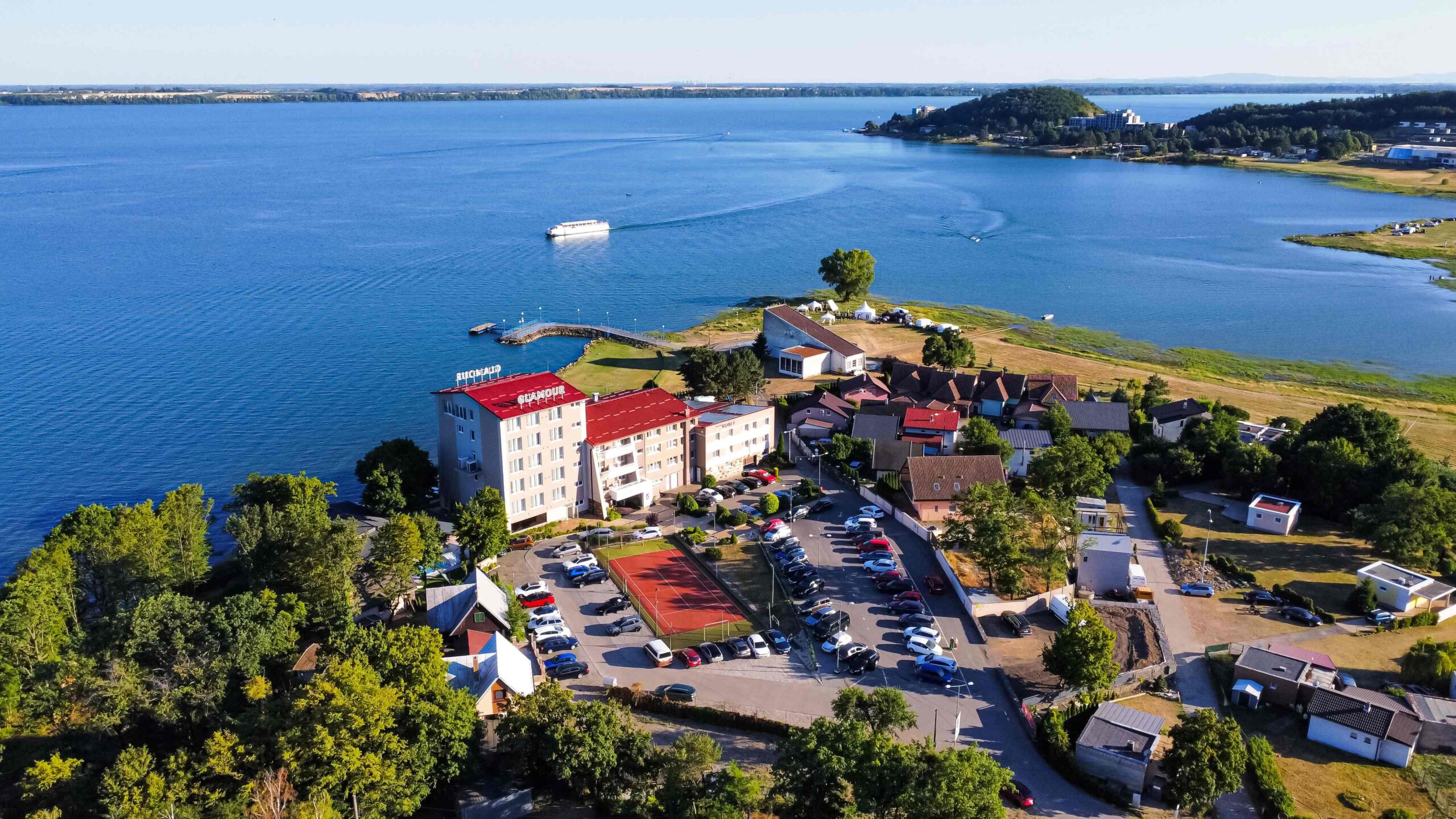 Predĺžený víkend sľubuje teplé počasie, vodné radovánky a pestrý program